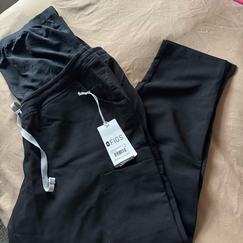 Figs Black Straight Leg Pants, maternity scrub pants. medium petite